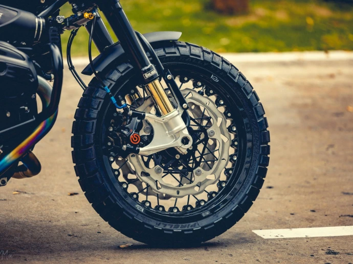 Kineo front wheel in classic BMW