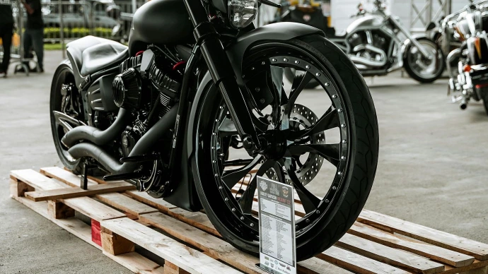 Cruiser wheel on pallet