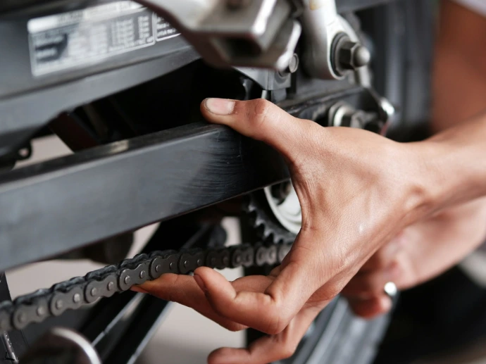Alignment of chain and sprockets