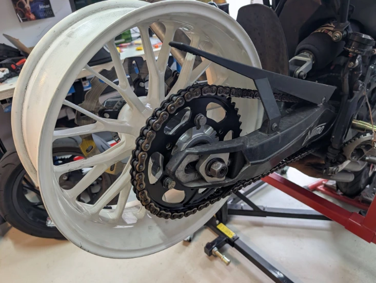 Fuitting the rear PVM 10Y wheel