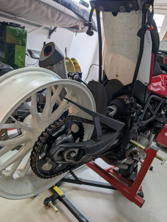 Fuitting the rear PVM 10Y wheel
